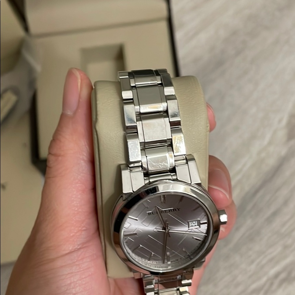 Burberry watch - Picture 7 of 7